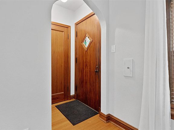 3rd image of 7821 Cornell Ave