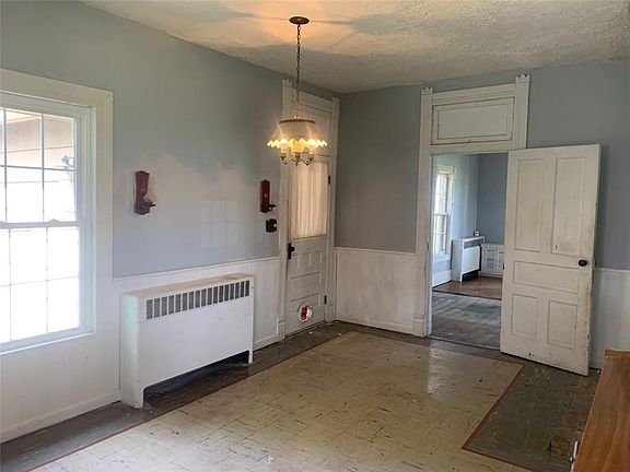 4th image of 352 E County Road 530 S