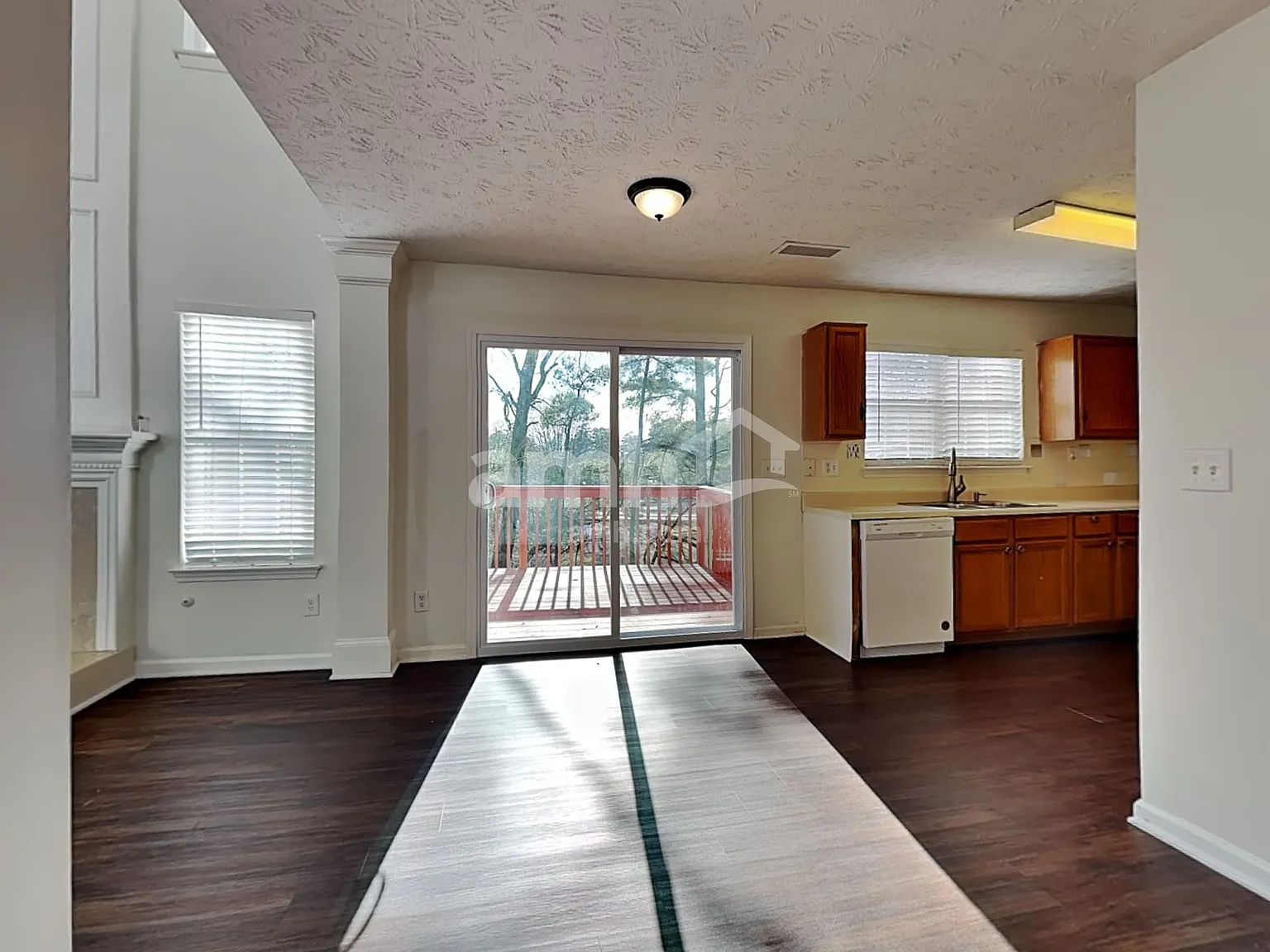 4 bed, 3.5 bath, 2391 sqft, $2,340 — Photo 4