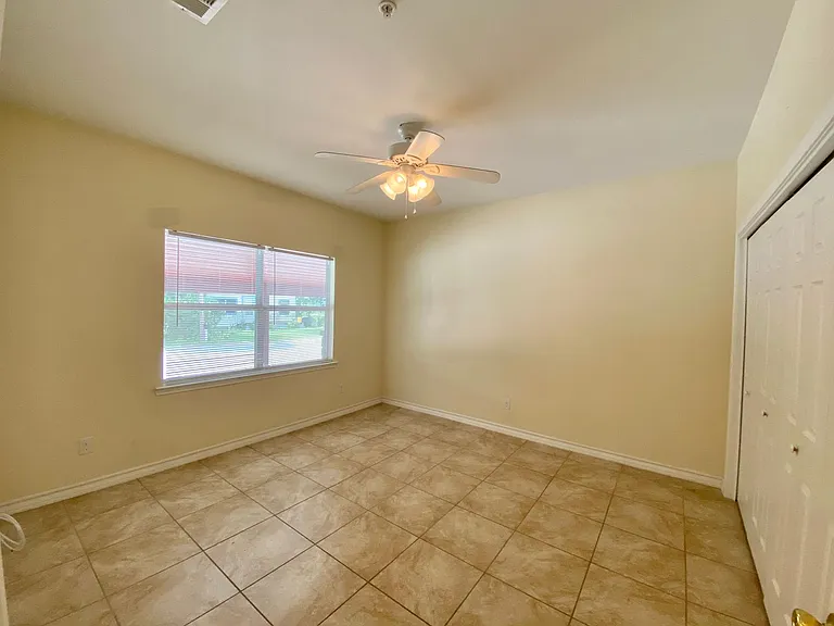 524 S. LBJ — Photo 16