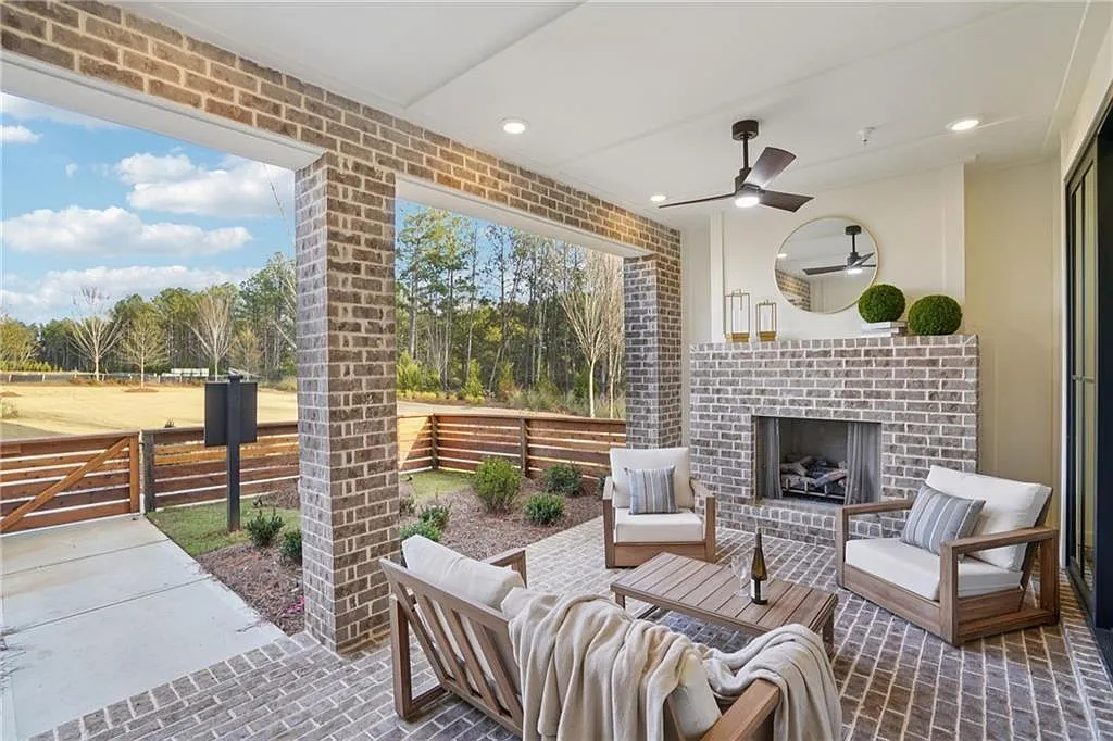 3 bed, 2.5 bath, 2145 sqft, $4,300 — Photo 1