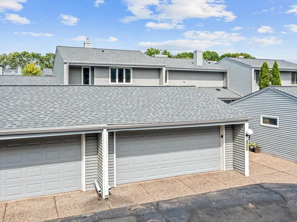 2646 Mackubin St, Roseville, MN 55113