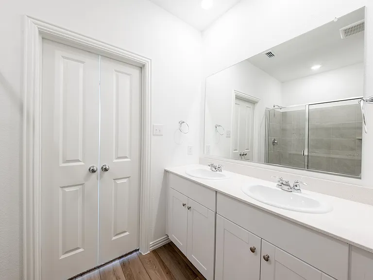138 Jenkinson Dr — Photo 15