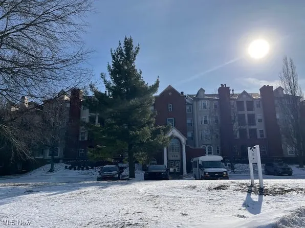 180 Fox Hollow Dr APT 301, Mayfield Heights, OH 44124