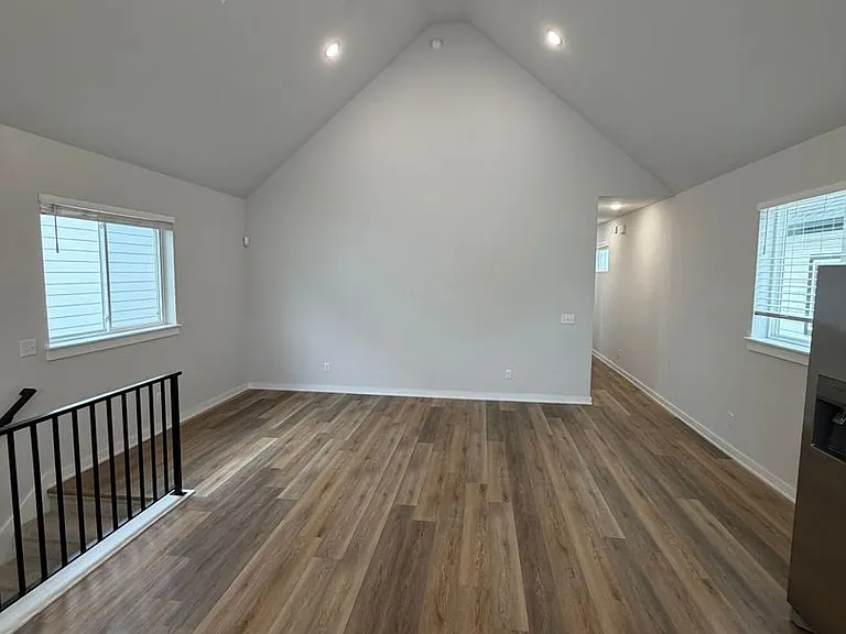 513 W Dallas St — Photo 55