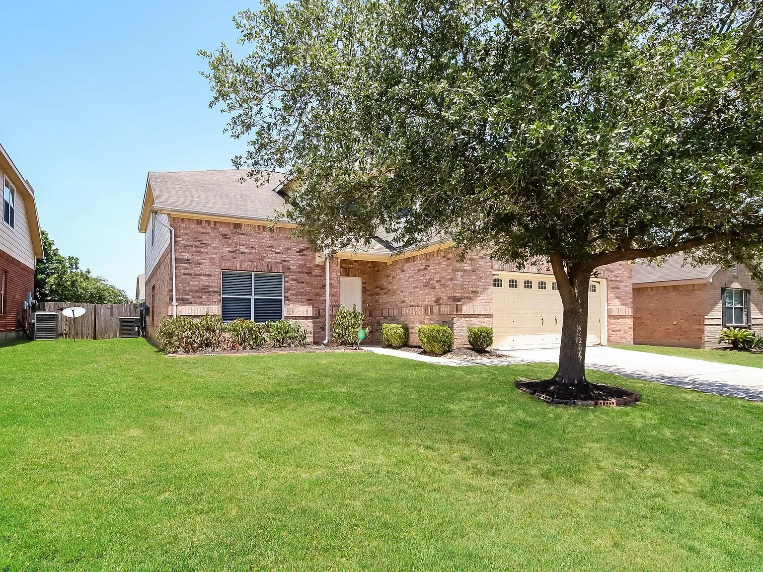 4 bed, 3.5 bath, 3996 sqft, $2,205 — Photo 1