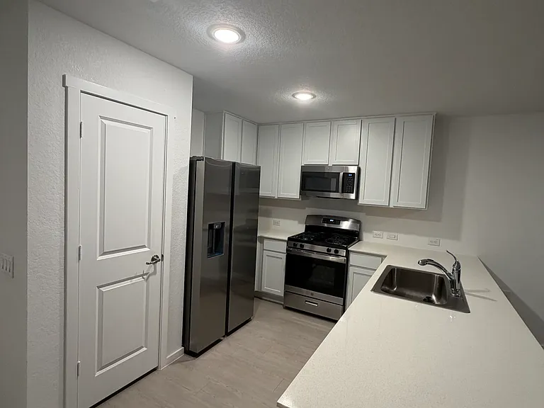 1523 Neria Loop — Photo 3