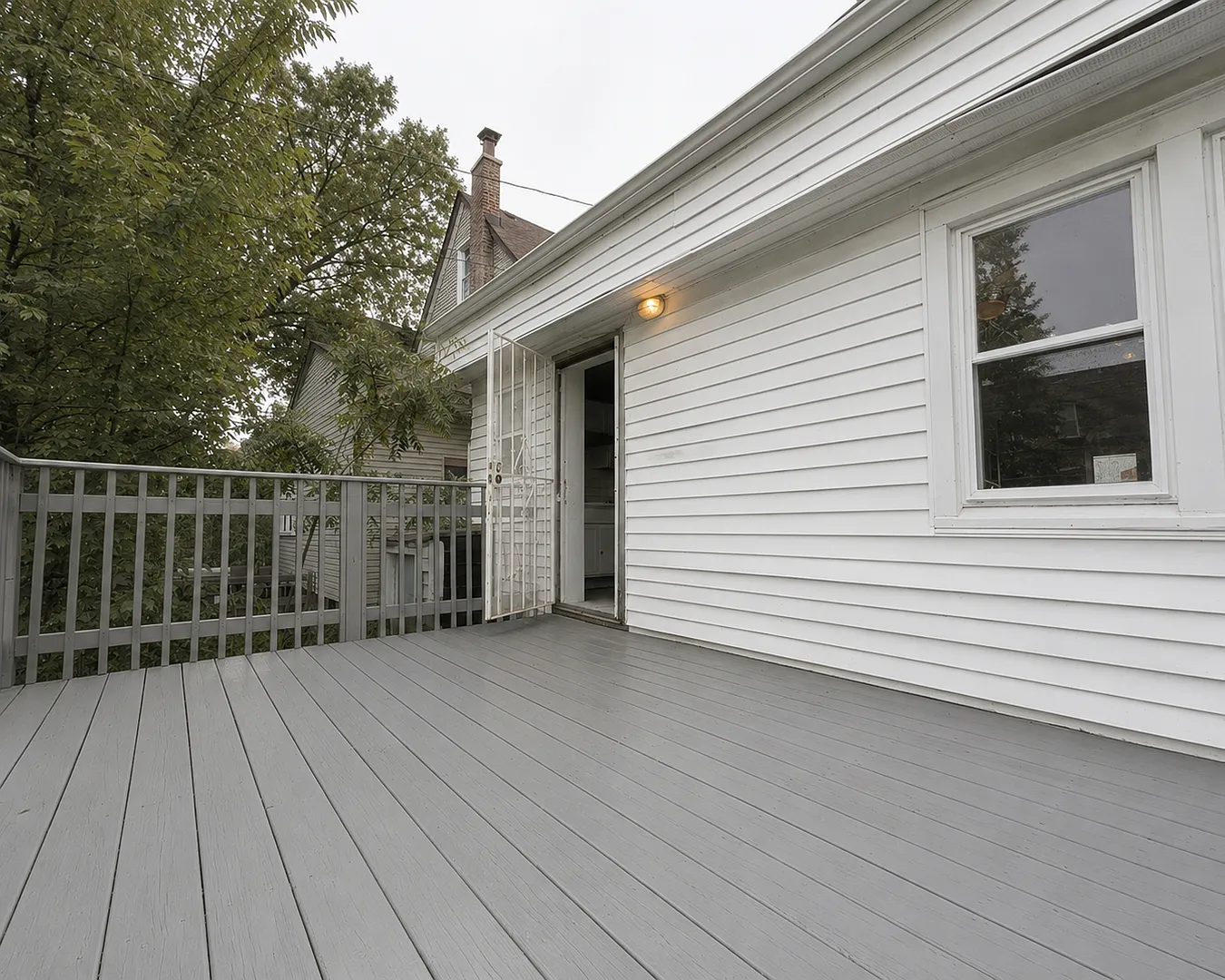 5 bed, 2400 sqft, $2,200 — Photo 3