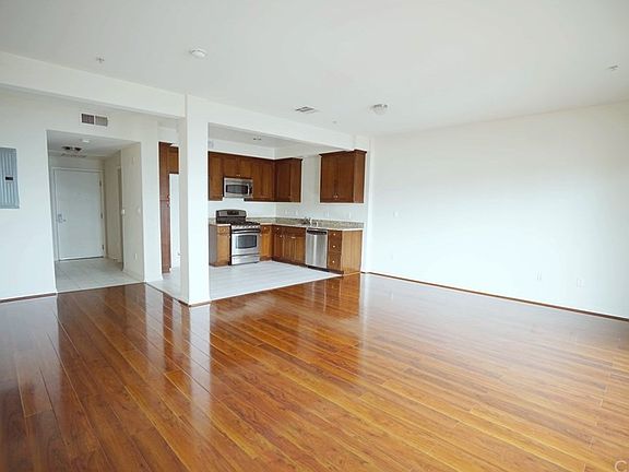 3rd image of 360 Avenue 26 #323