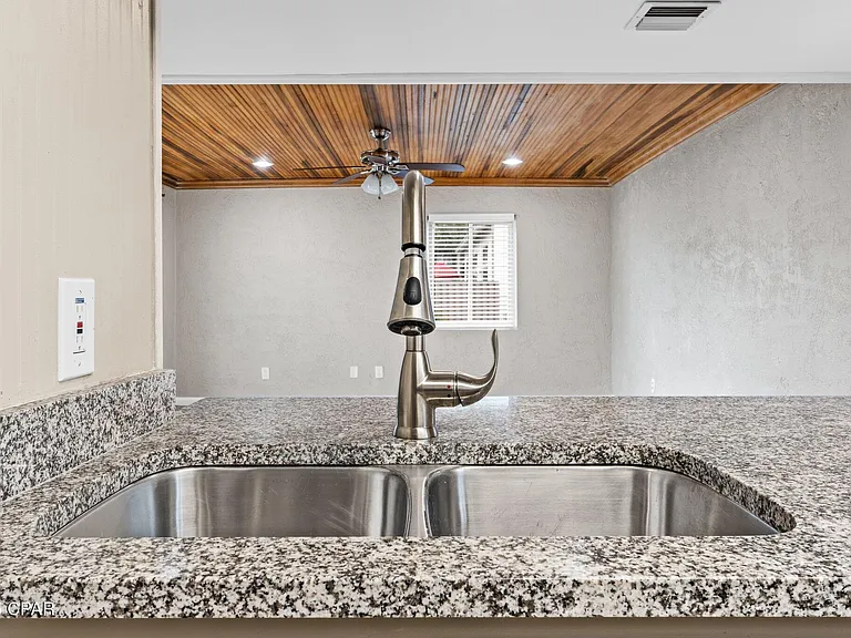 6901 N Lagoon Dr #1 — Photo 11
