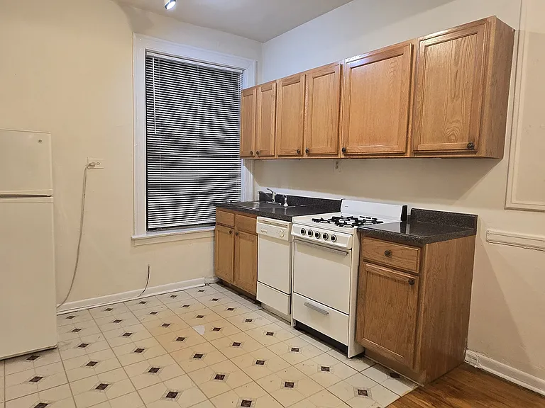 620 W. Addison St. — Photo 2