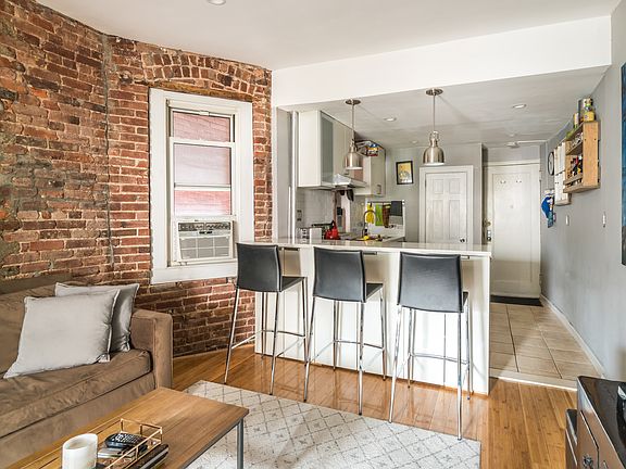 5th image of 139 Norfolk St APT 2B
