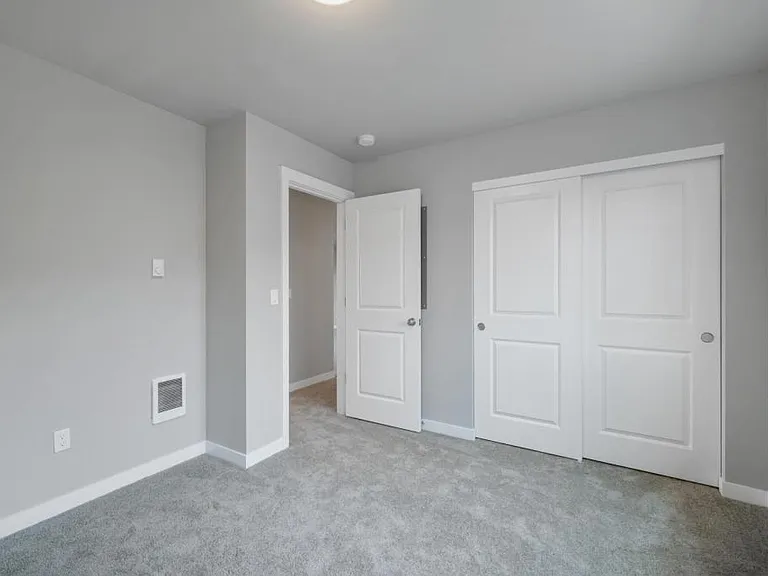 352 NE Evergreen Ct #5 — Photo 3