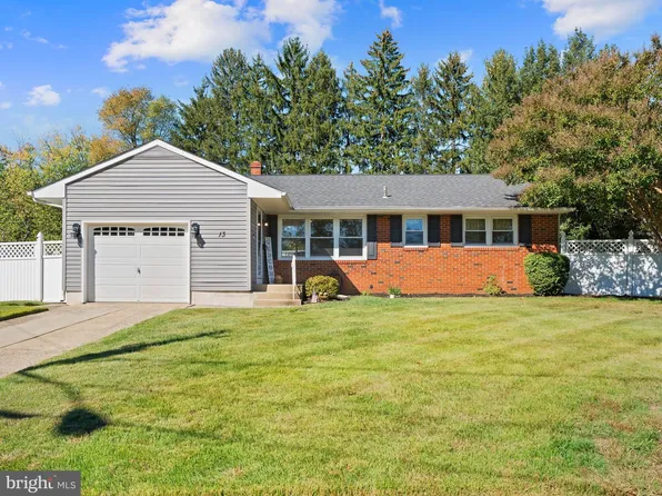 13 Malibu Dr, Magnolia, NJ 08049