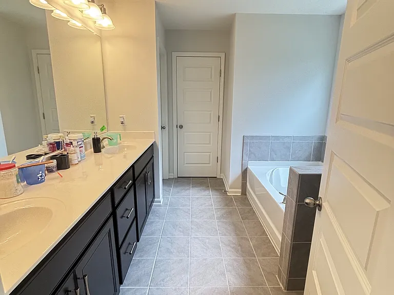 531 Montrose Dr — Photo 4