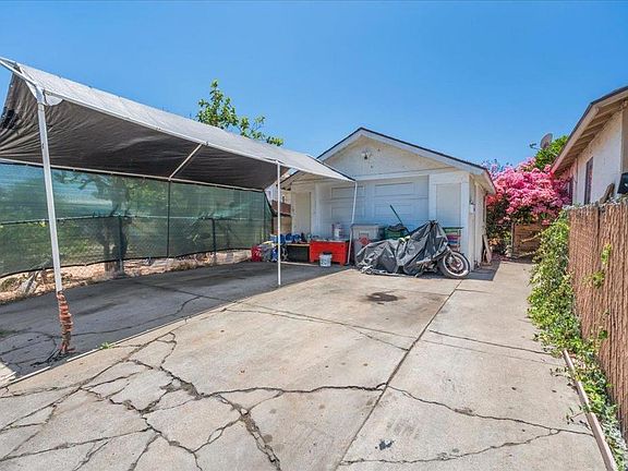 3rd image of 4811 Castle Ave