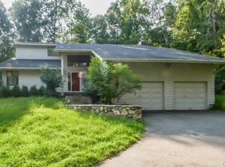 19 Gregory Farm Rd, Easton, CT 06612