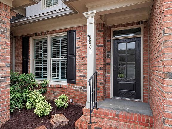 3rd image of 1105 Highgrove Garden Way