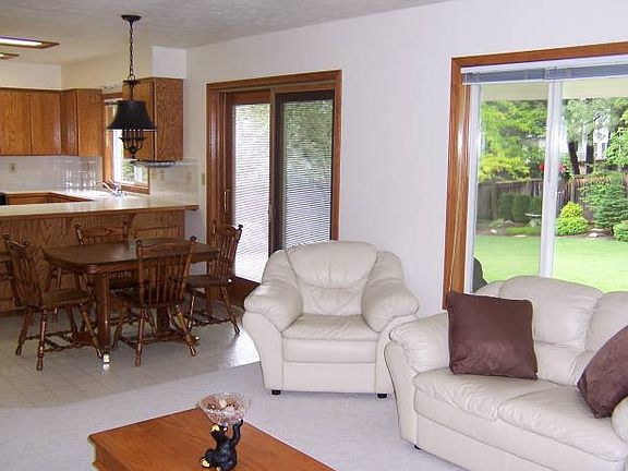 5th image of 1123 E Brierwood Dr