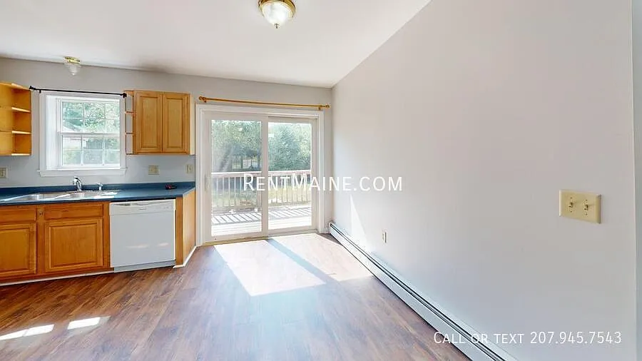 2 bed, 930 sqft, $1,700 — Photo 2