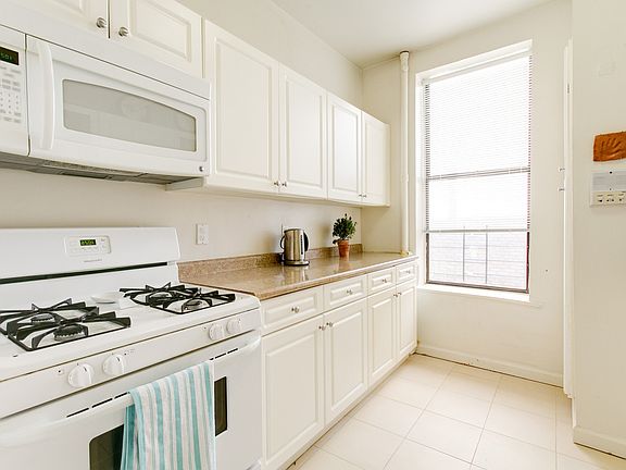 5th image of 203 W 94th St APT 4B