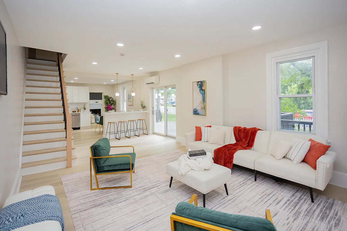 6 bed, 3100 sqft, $4,000 — Photo 1