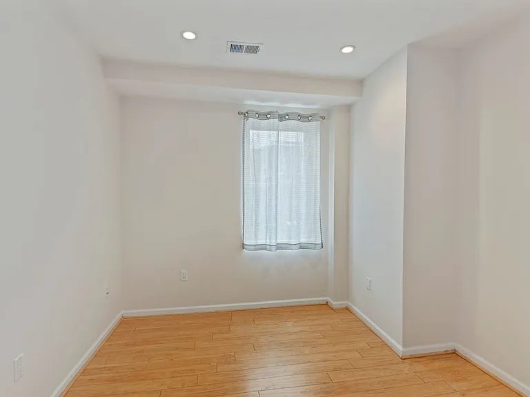 329 Rhode Island Ave NE #103 — Photo 22