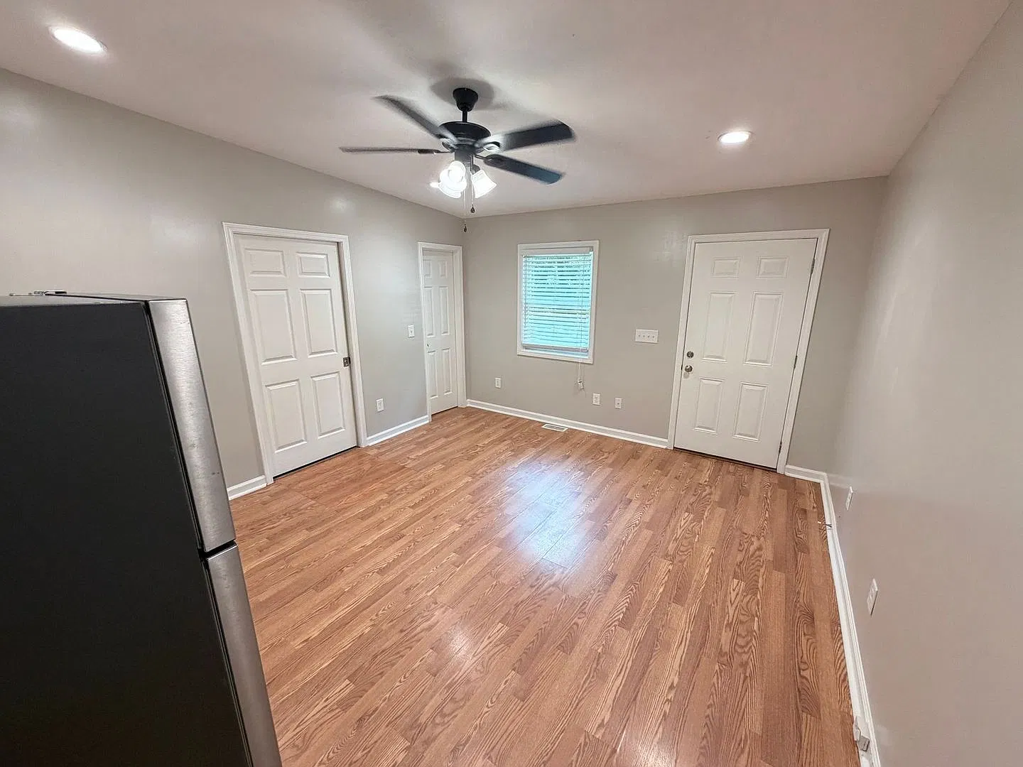 355 Sunset Dr — Photo 3