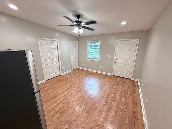 3rd image of 355 Sunset Dr Unit B