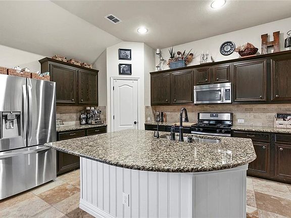 5th image of 2224 Benjamin Creek Dr