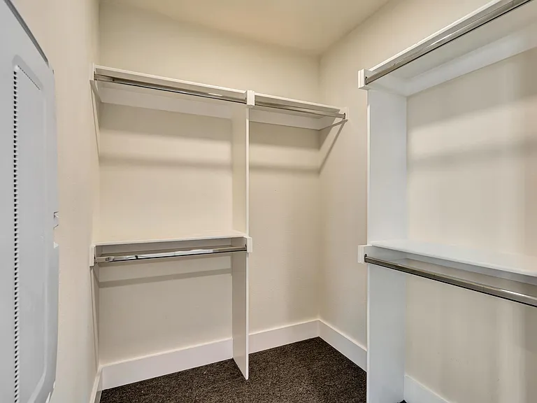 LaBrea & 12th Apartments — Photo 41