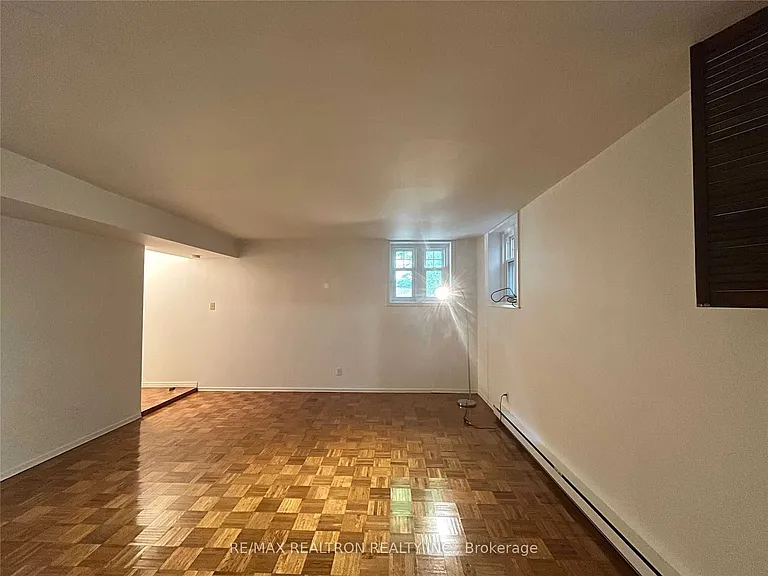 485 Oriole Pkwy #B — Photo 6