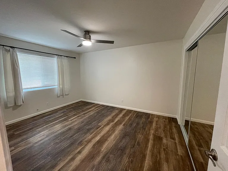 925 Ravenscourt Ave #1 — Photo 7