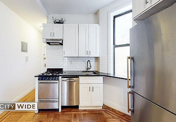3rd image of 226 E 36th St APT 5C
