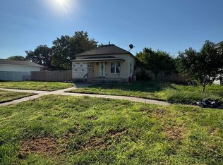 818 H St, Central City, NE 68826