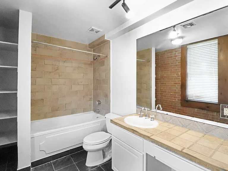 1011 Wood St #201 — Photo 9