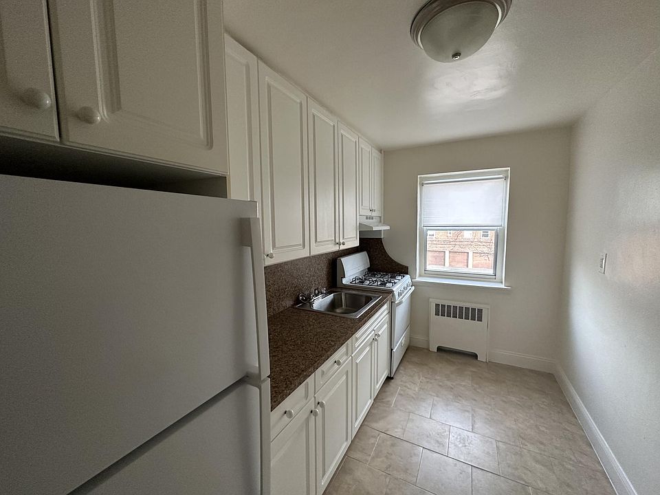 1st image of 968 Van Duzer St #2A