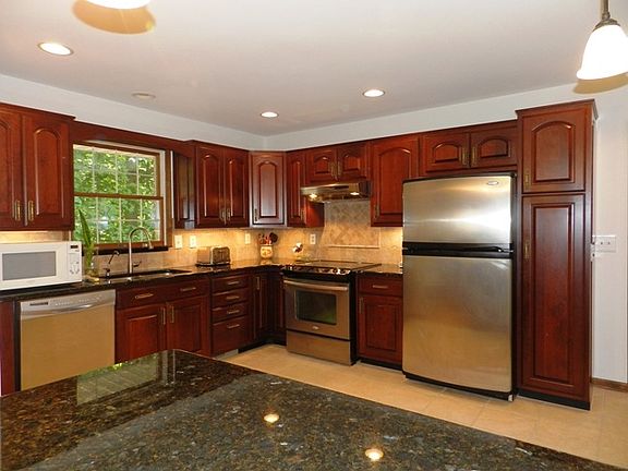 4th image of 9094 Mary Ann Dr