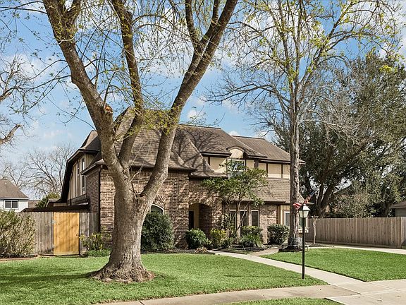 3rd image of 1207 Deerfield Rd