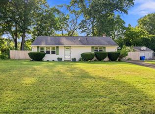 96 Shady Brook Ln, Springfield, MA 01118