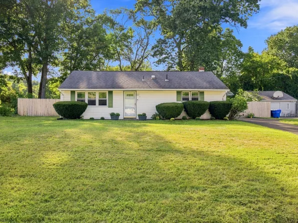 96 Shady Brook Ln, Springfield, MA 01118