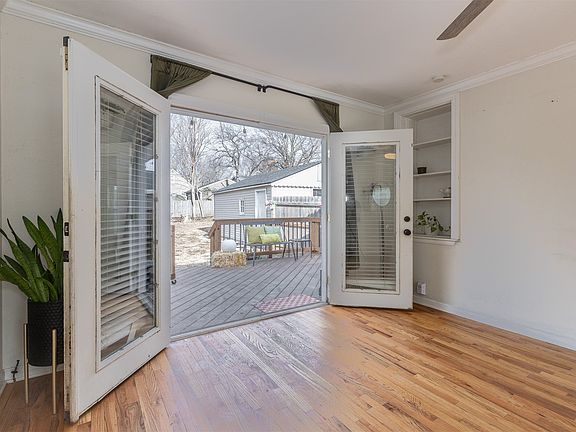 3rd image of 6811 Maryland Dr