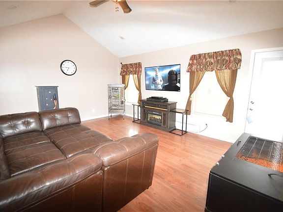 5th image of 915 Woodland Dr