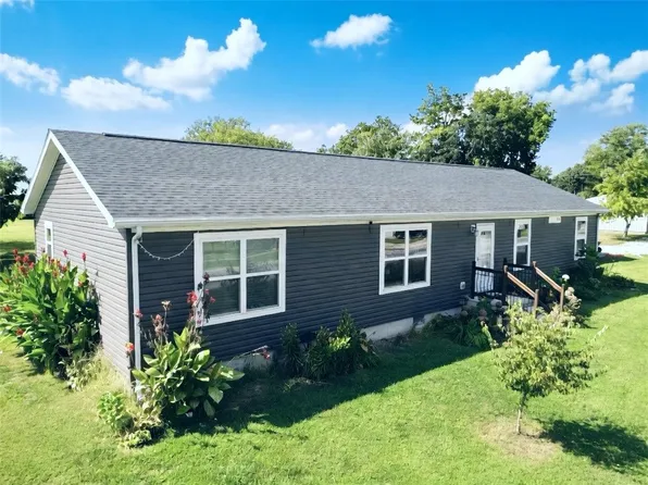 831 Adams St, Mason, IL 62443