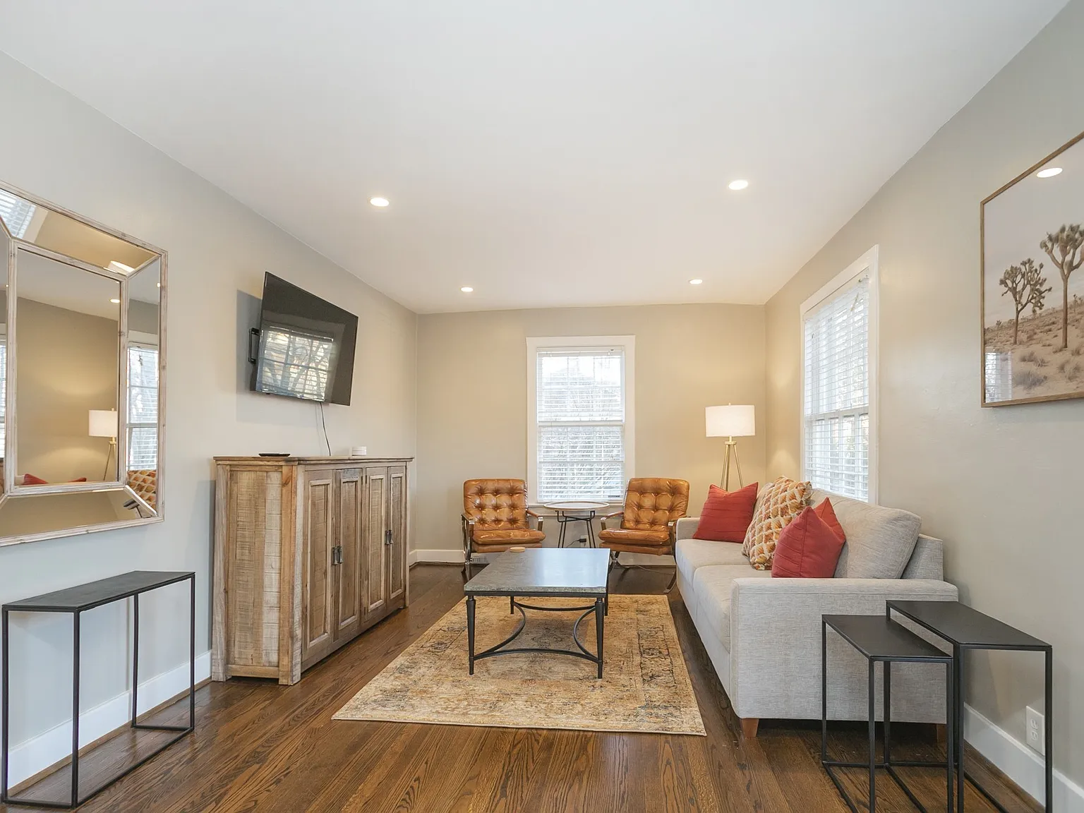 2 bed, 1.0 bath, 1036 sqft, $3,250 — Photo 1