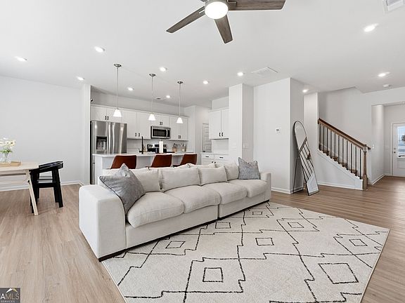 4th image of 22 Felton Walk SE
