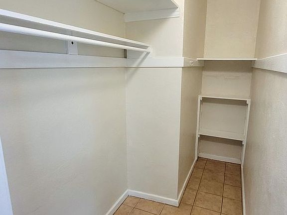 5th image of 13620 Earlham Dr #9