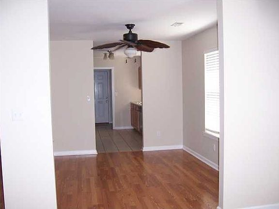 3rd image of 15919 Paradise Ln