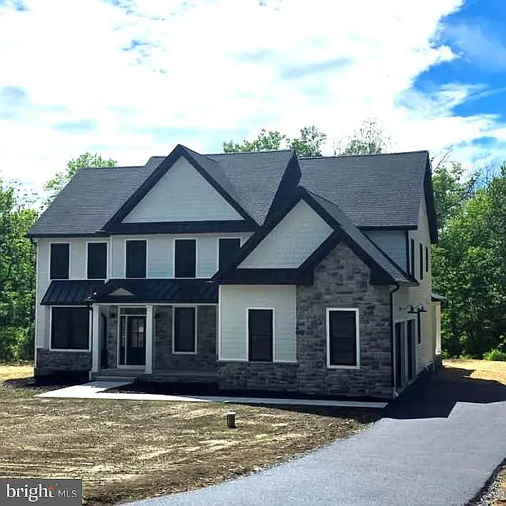 4 bed, 3.5 bath, 5600 sqft, $9,495 — Photo 2