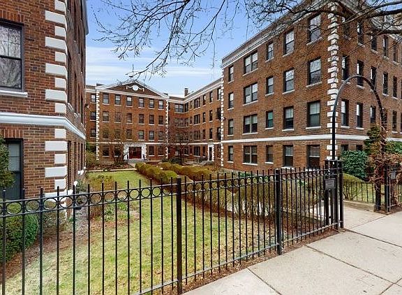 2nd image of 62 Queensberry St APT 306